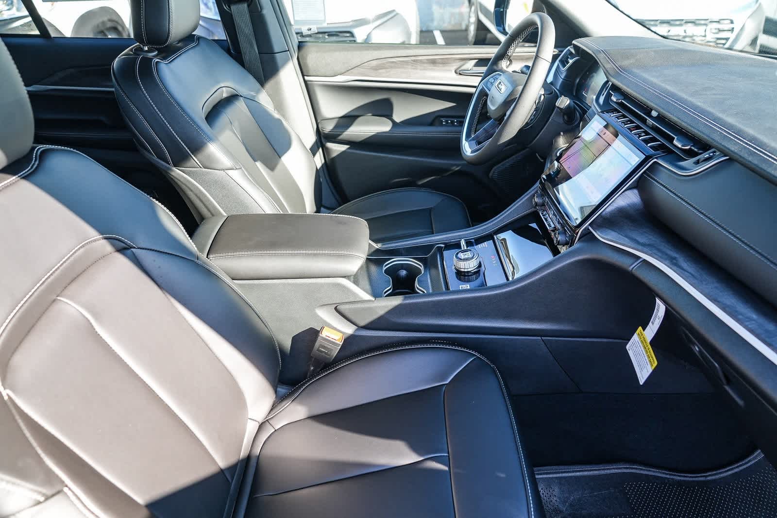 Thumbnail: 2025 Jeep Grand Cherokee - 17