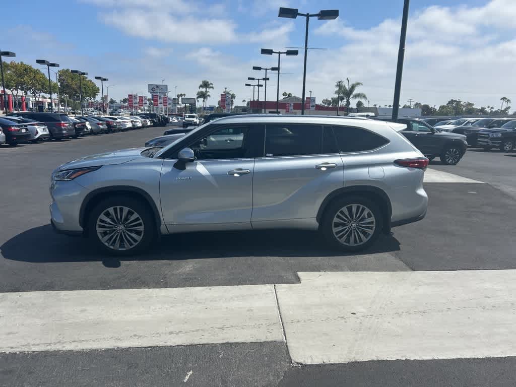 Thumbnail: 2021 Toyota Highlander - 3