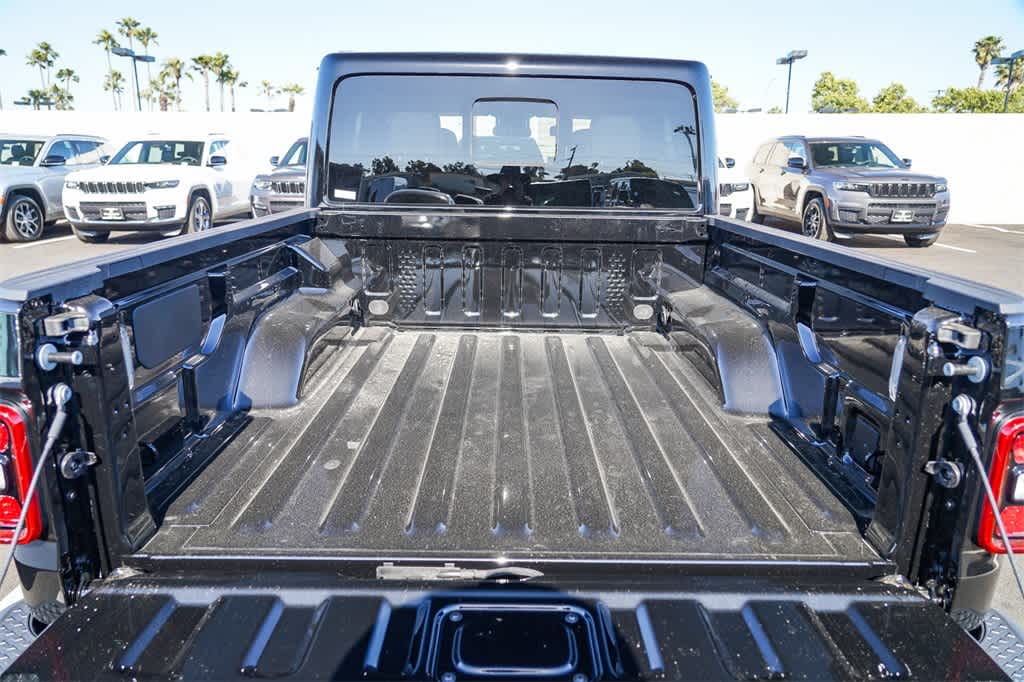 Thumbnail: 2025 Jeep Gladiator - 12