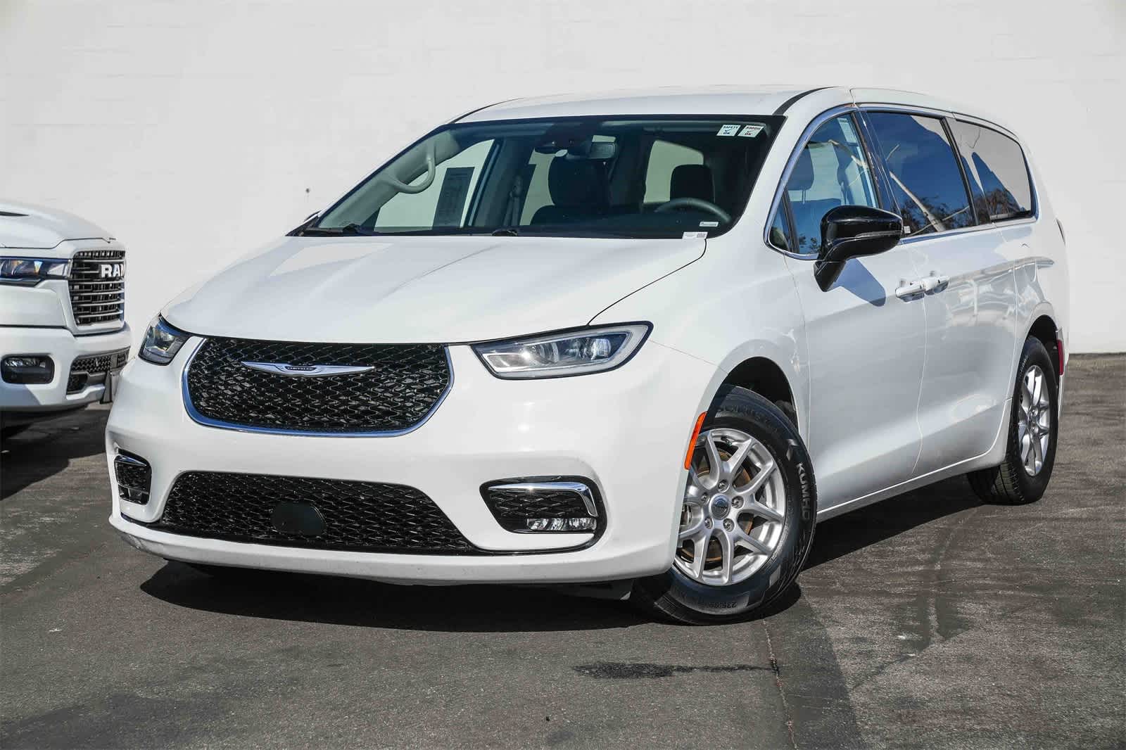 2024 Chrysler Pacifica Touring L -
                  Costa Mesa, CA