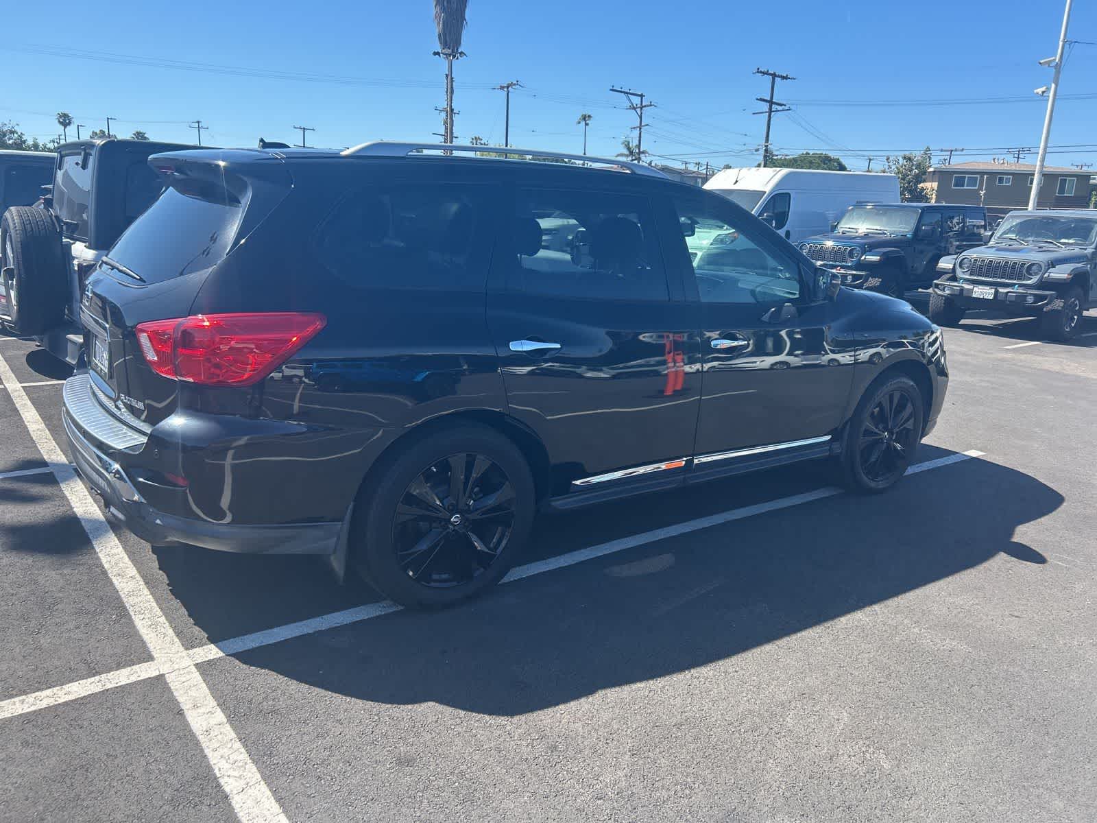 Thumbnail: 2017 Nissan Pathfinder - 4