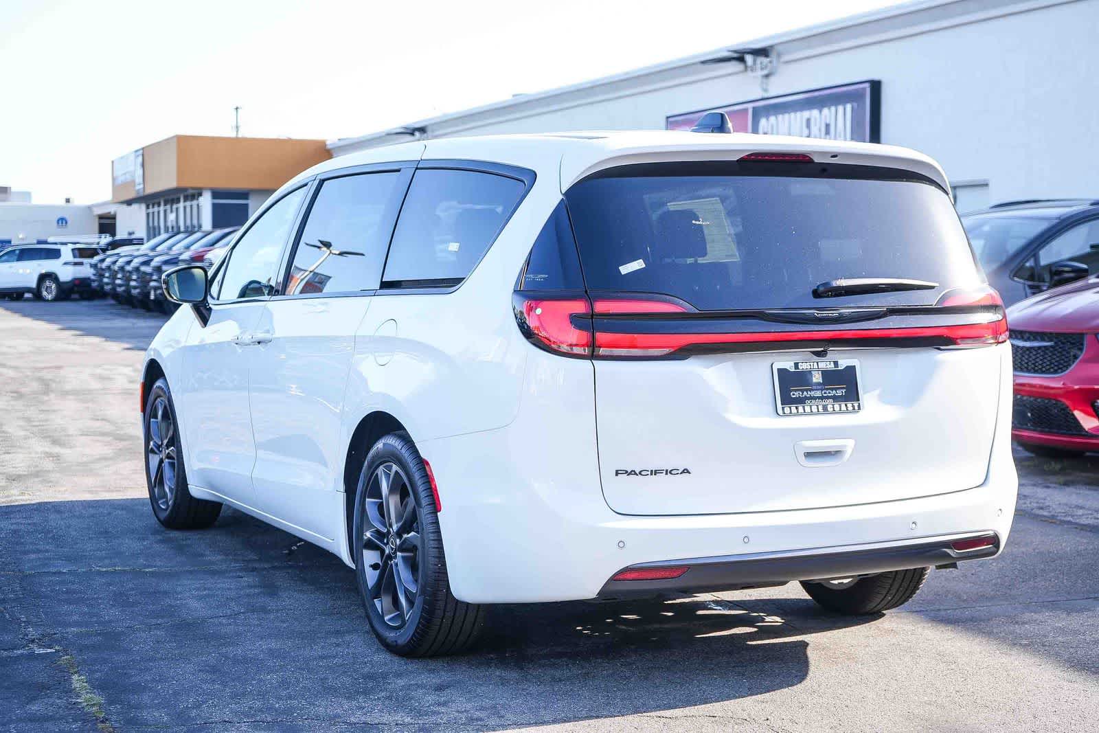 Thumbnail: 2026 Chrysler Pacifica - 8