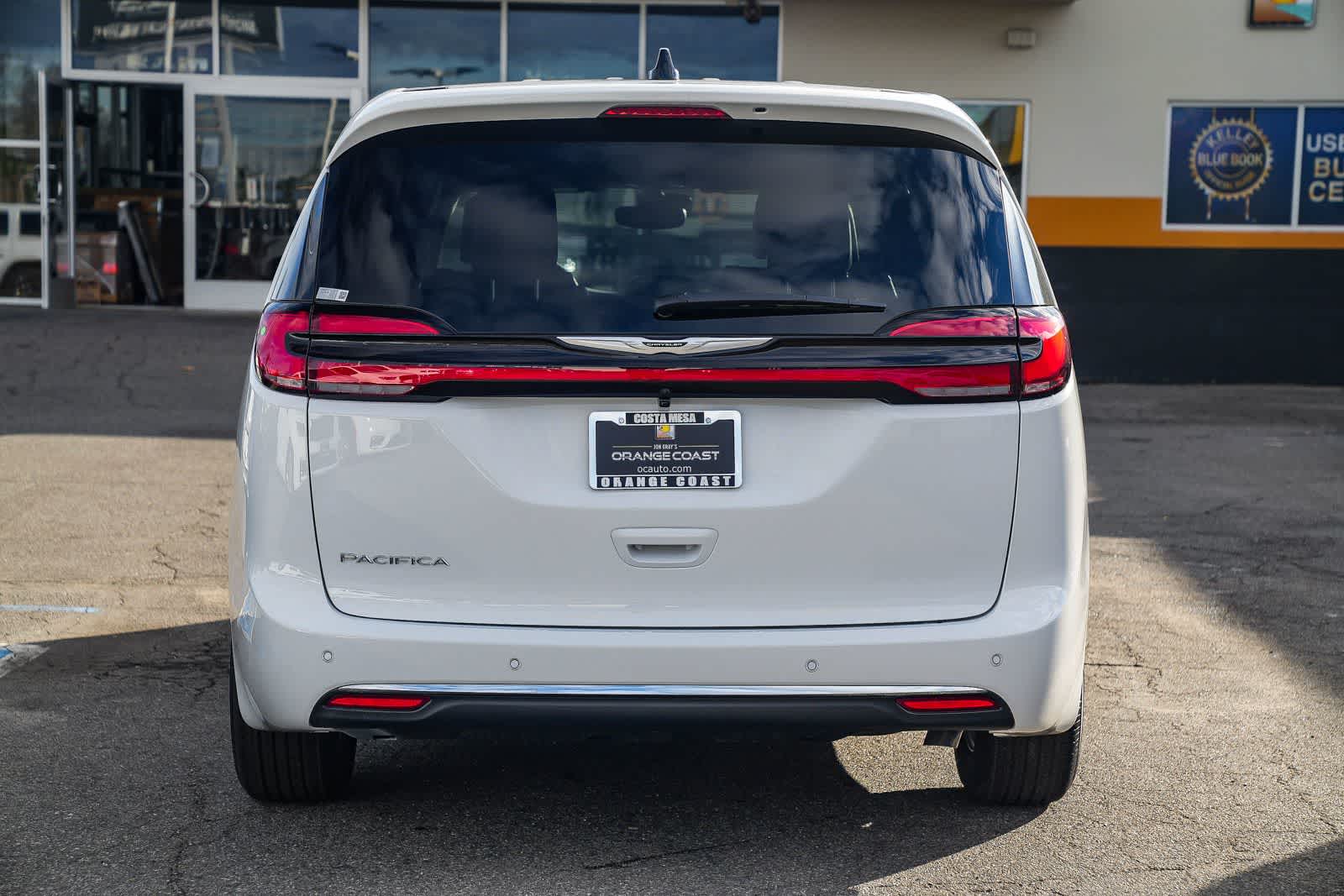 Thumbnail: 2026 Chrysler Pacifica - 5