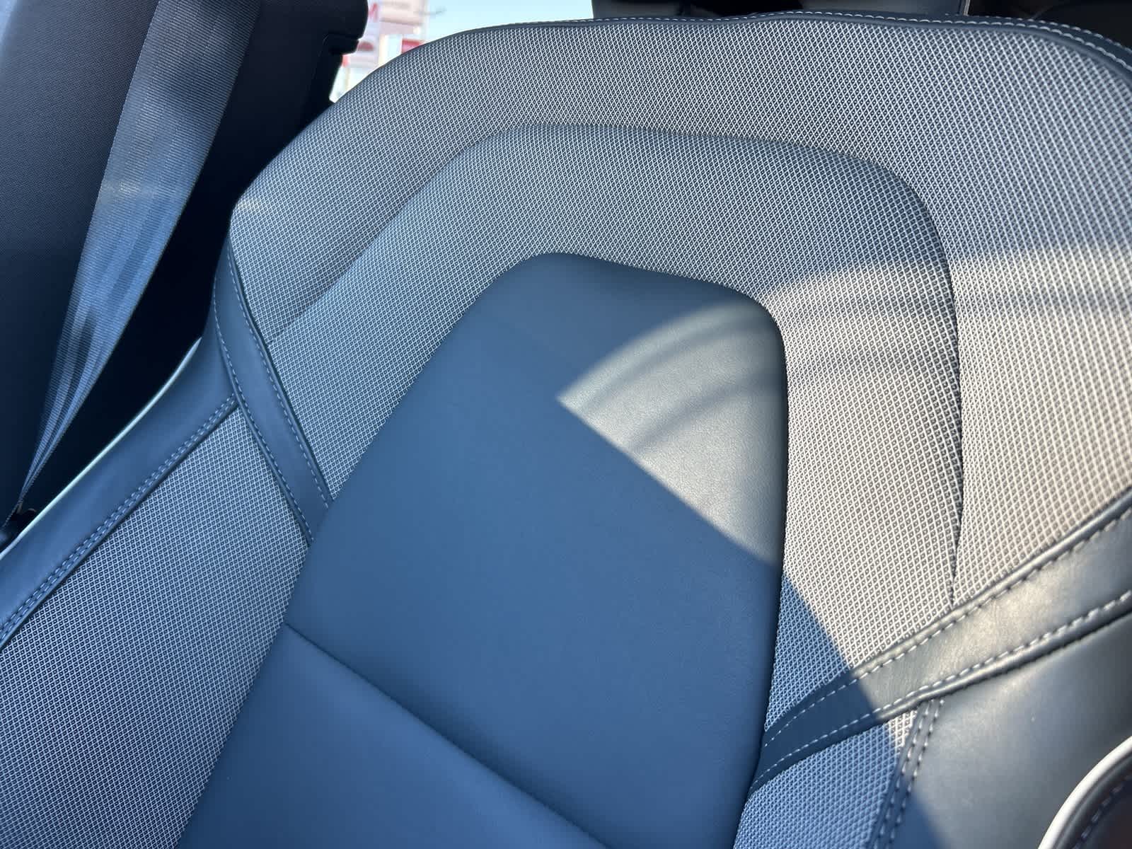 Thumbnail: 2022 Volvo XC60 - 48