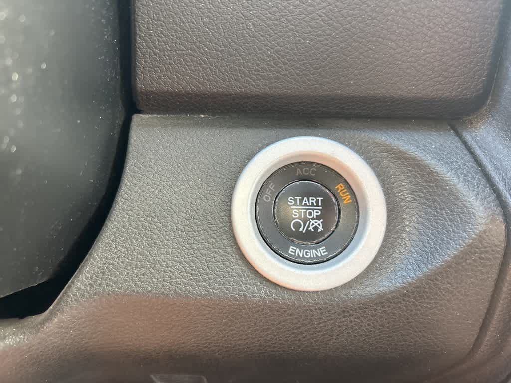 2014 RAM 1500 Laramie 32