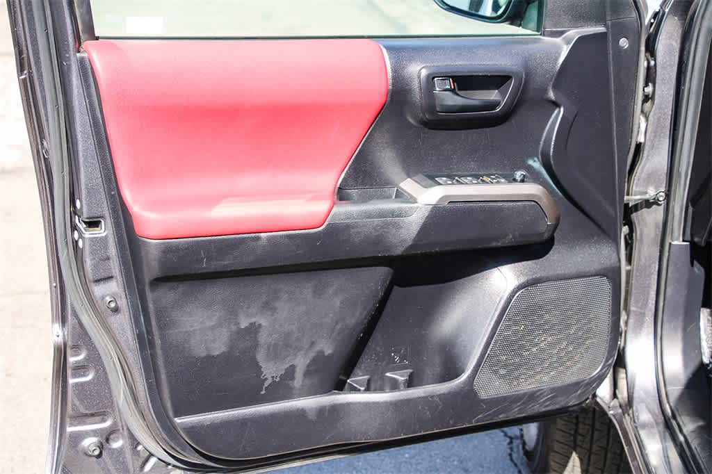 2021 Toyota Tacoma SR5 19