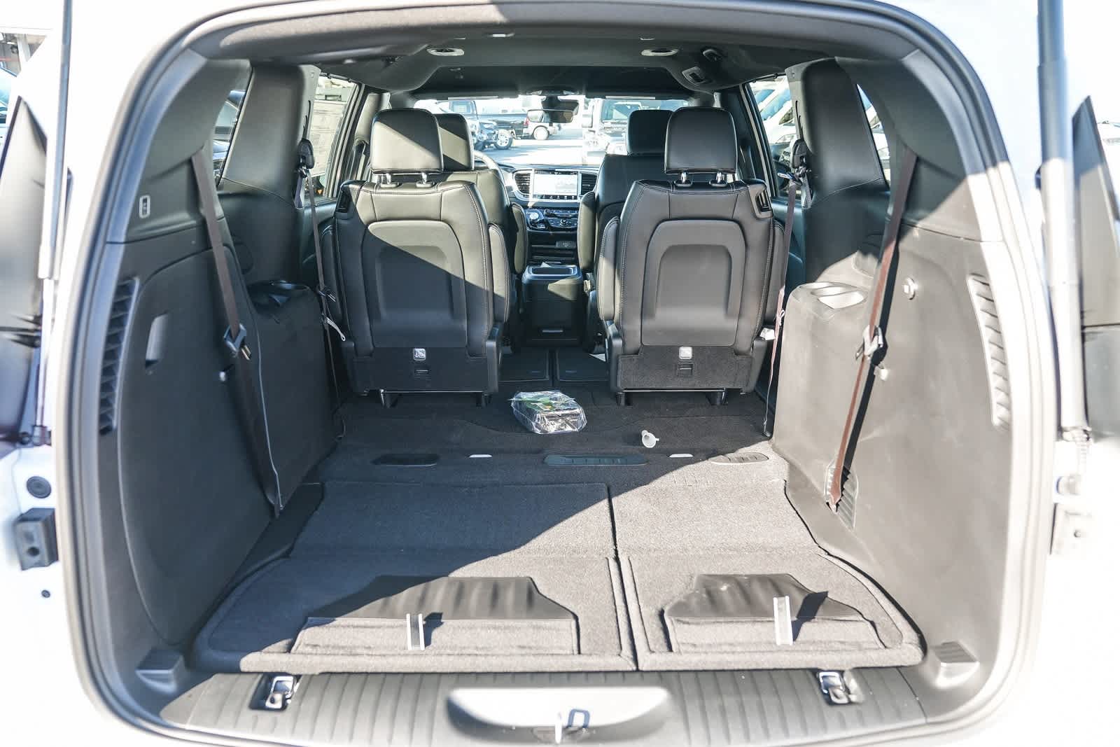 Thumbnail: 2026 Chrysler Voyager - 11