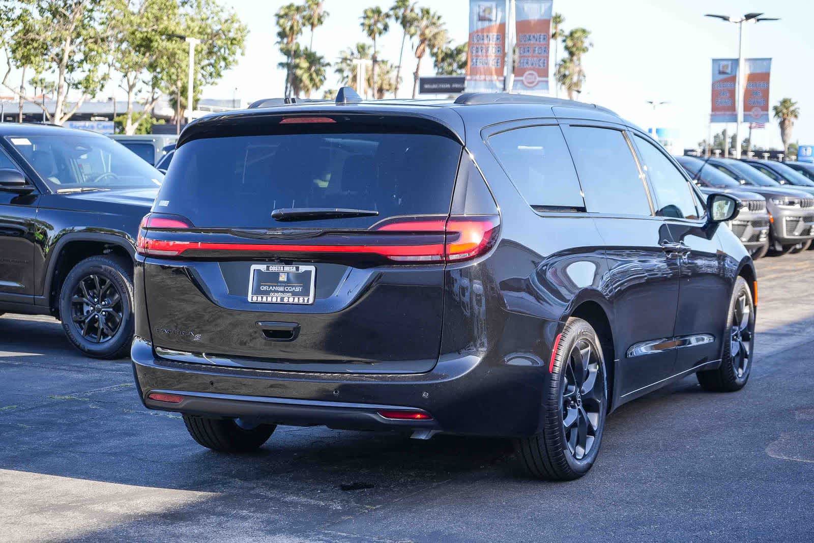 Thumbnail: 2026 Chrysler Pacifica - 6