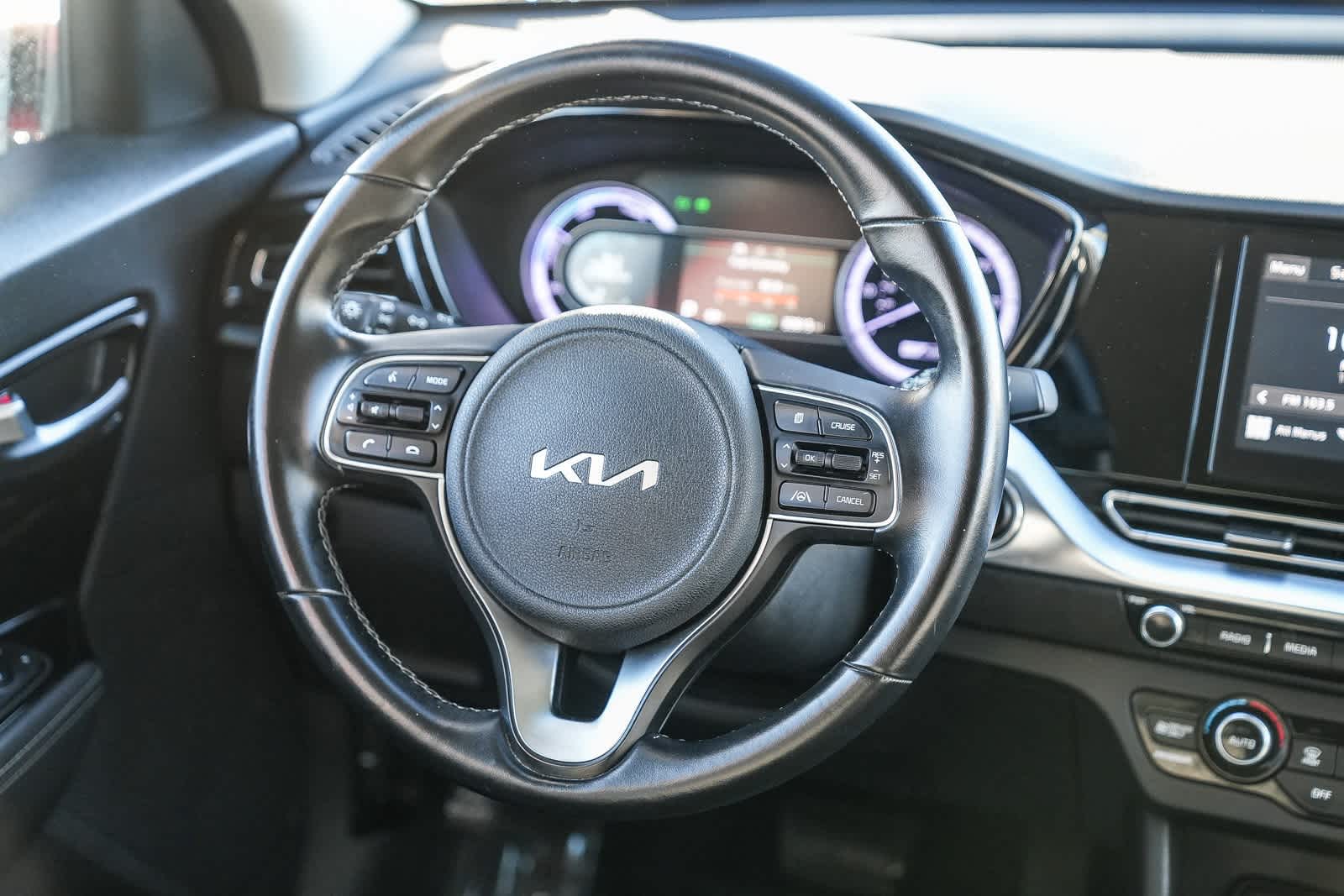 Thumbnail: 2022 Kia Niro - 13