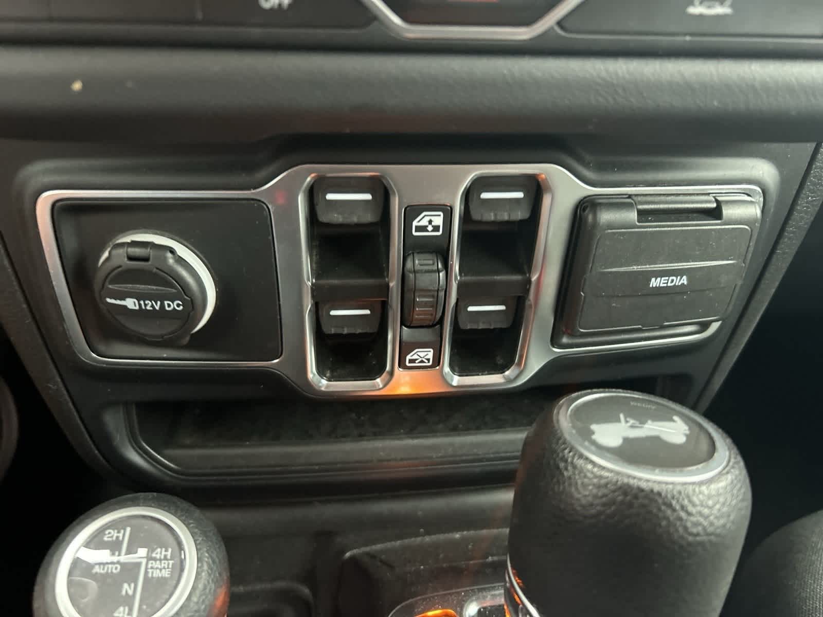 Thumbnail: 2024 Jeep Wrangler - 41