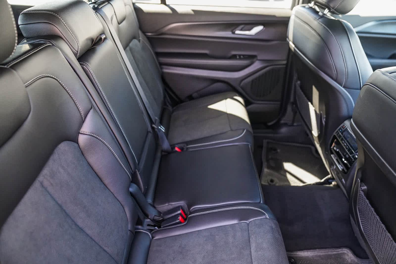 Thumbnail: 2025 Jeep Grand Cherokee L - 18