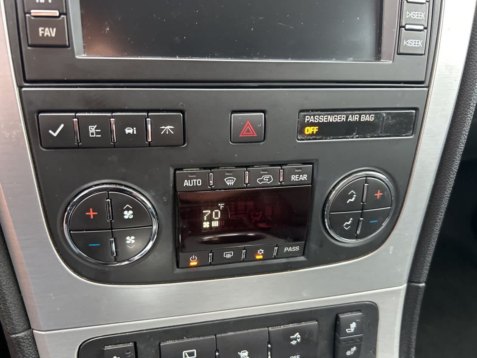Thumbnail: 2011 GMC Acadia - 26