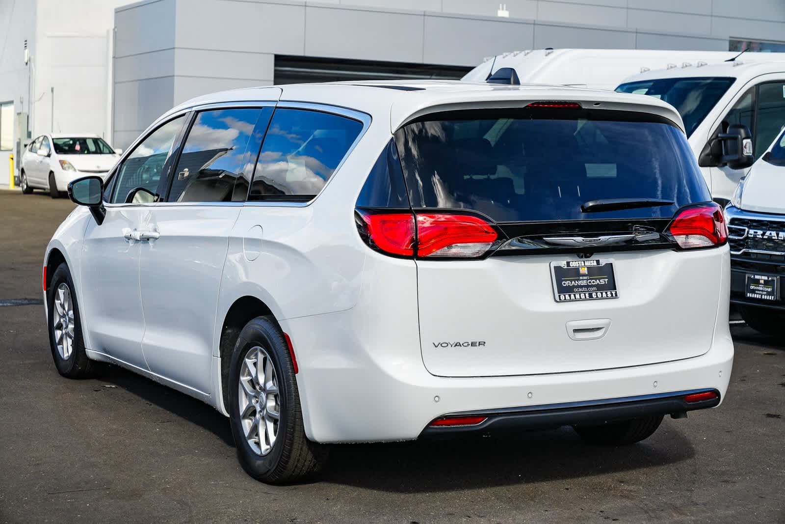 Thumbnail: 2026 Chrysler Voyager - 6