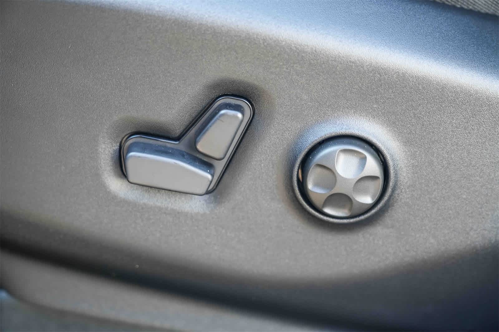 Thumbnail: 2026 Chrysler Voyager - 23