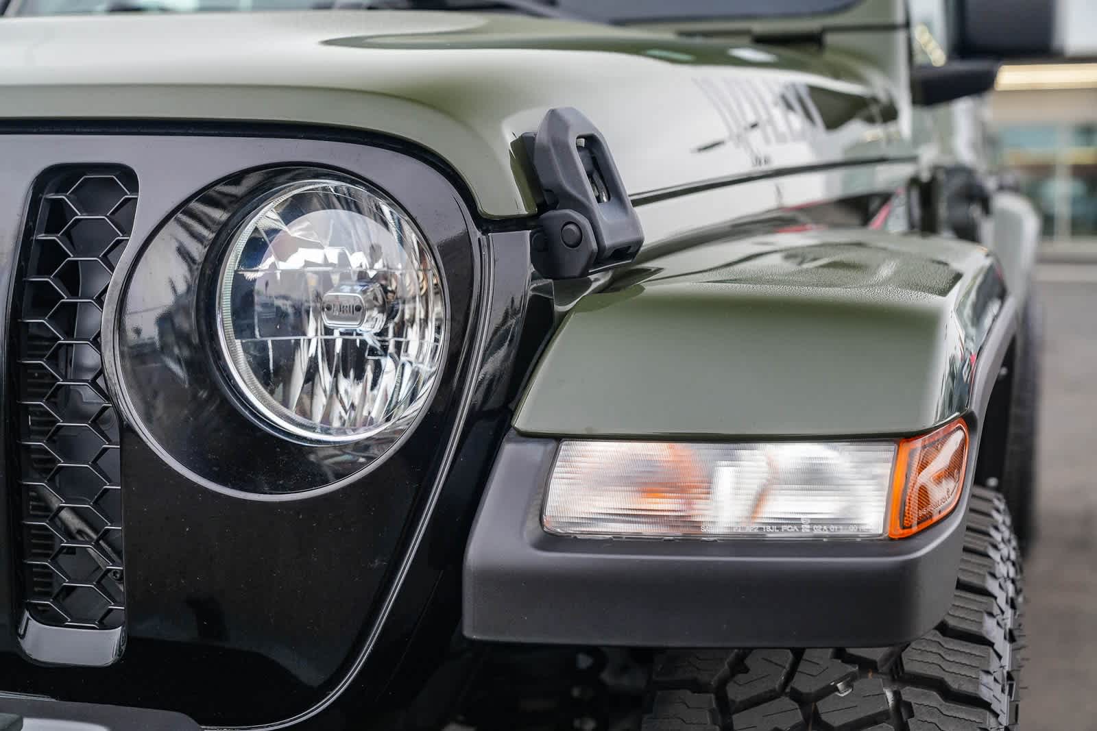 Thumbnail: 2021 Jeep Gladiator - 8