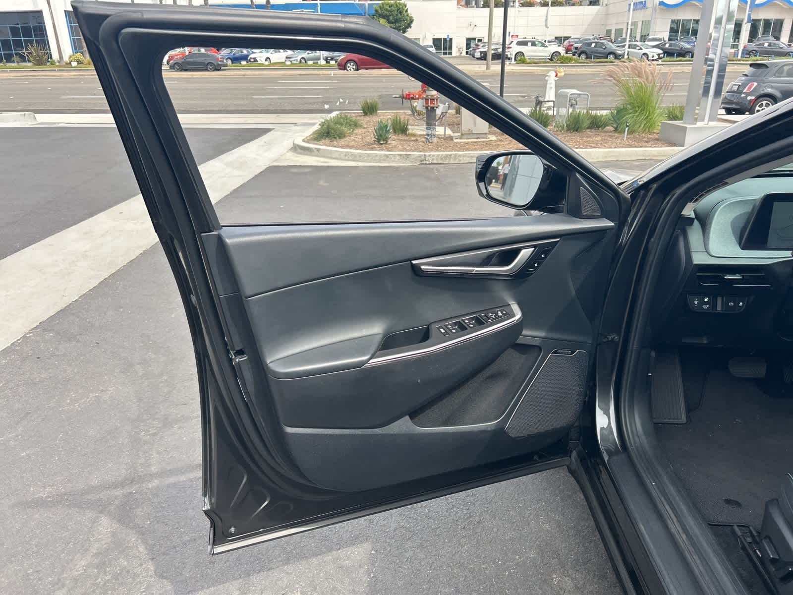 Thumbnail: 2022 Kia EV6 - 21