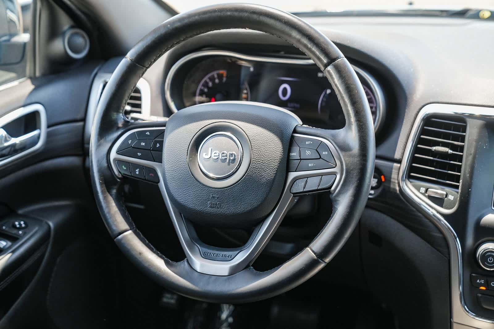 Thumbnail: 2021 Jeep Grand Cherokee - 14