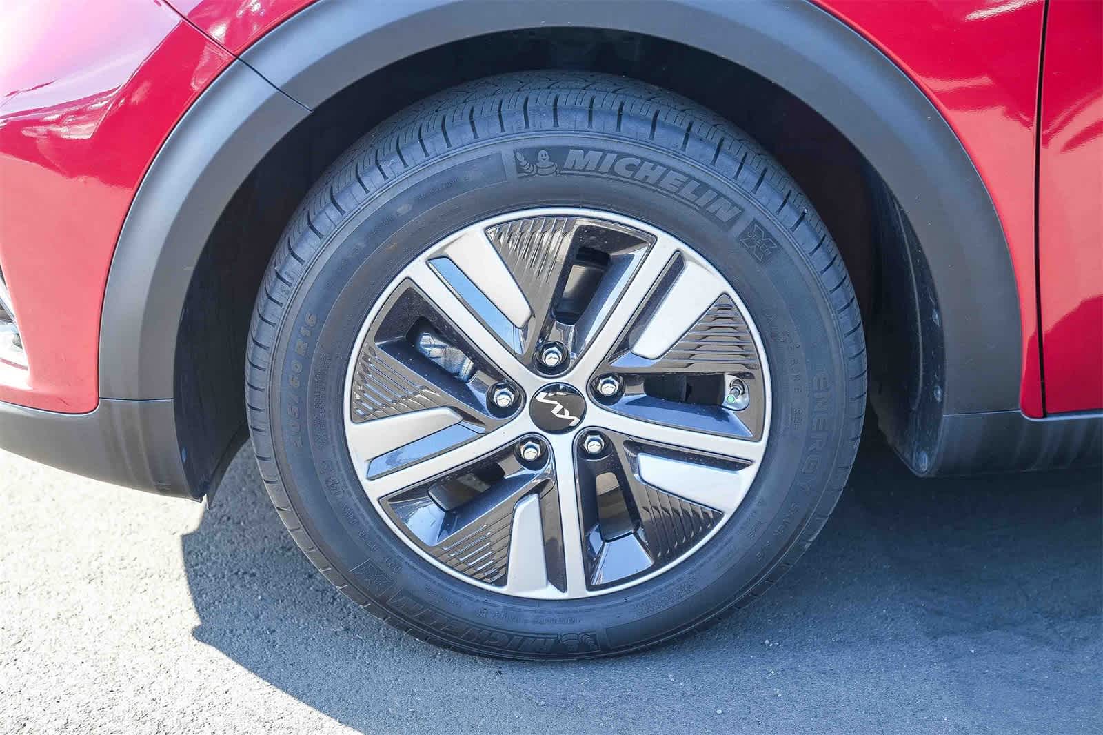 Thumbnail: 2022 Kia Niro - 9