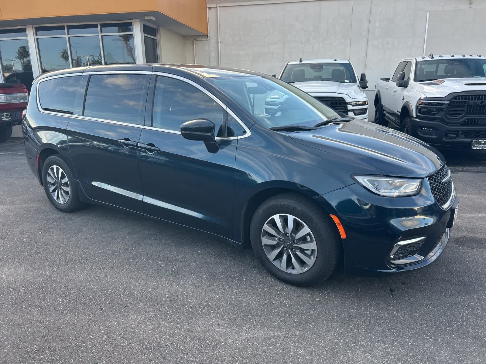 Thumbnail: 2022 Chrysler Pacifica - 7