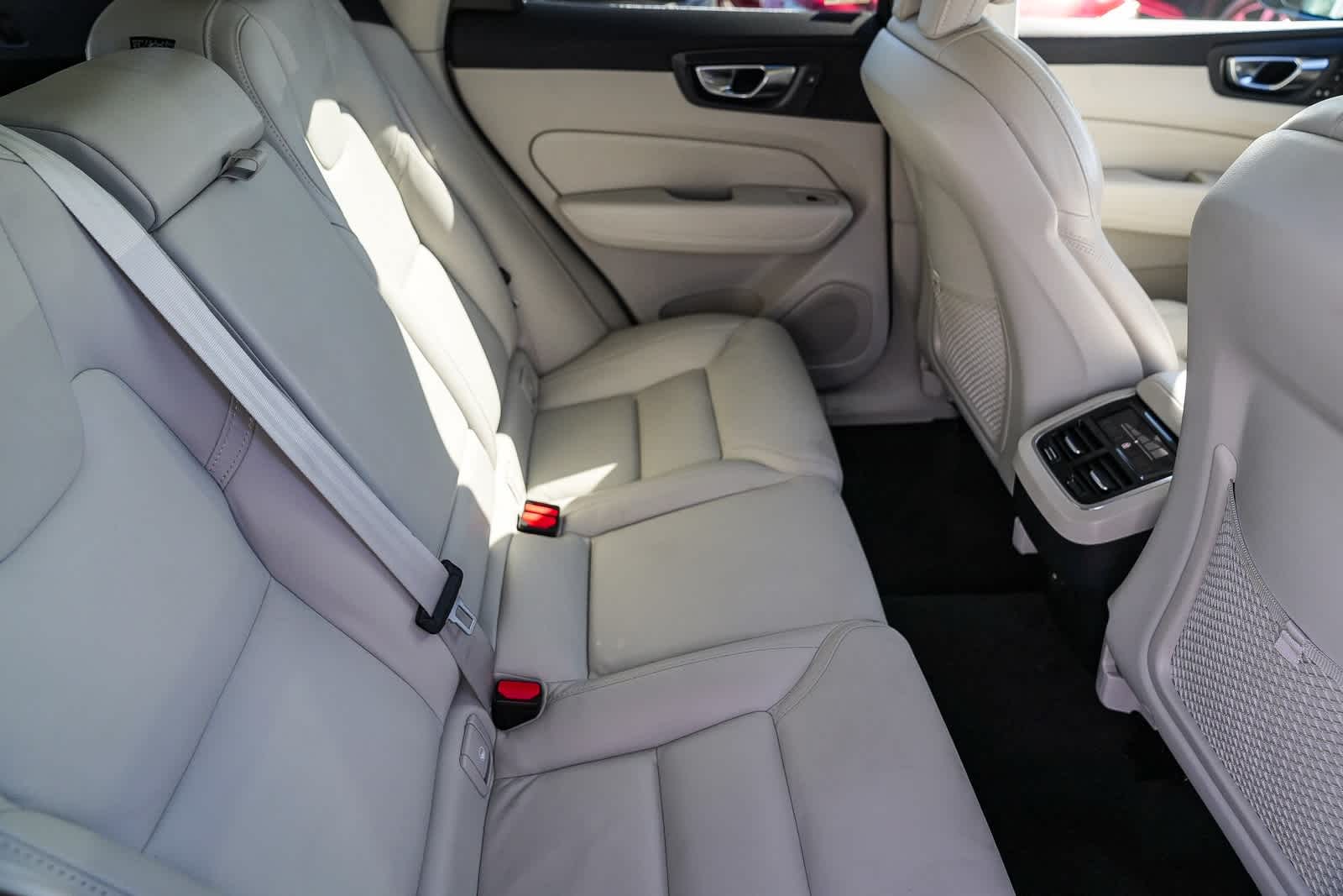 Thumbnail: 2023 Volvo XC60 - 16