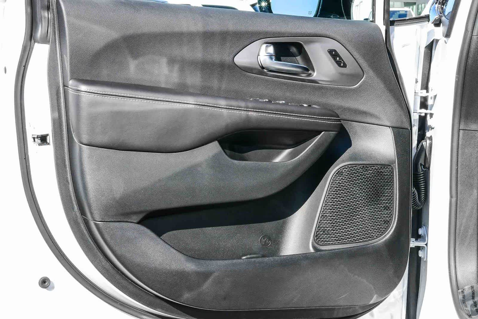 Thumbnail: 2026 Chrysler Pacifica - 22