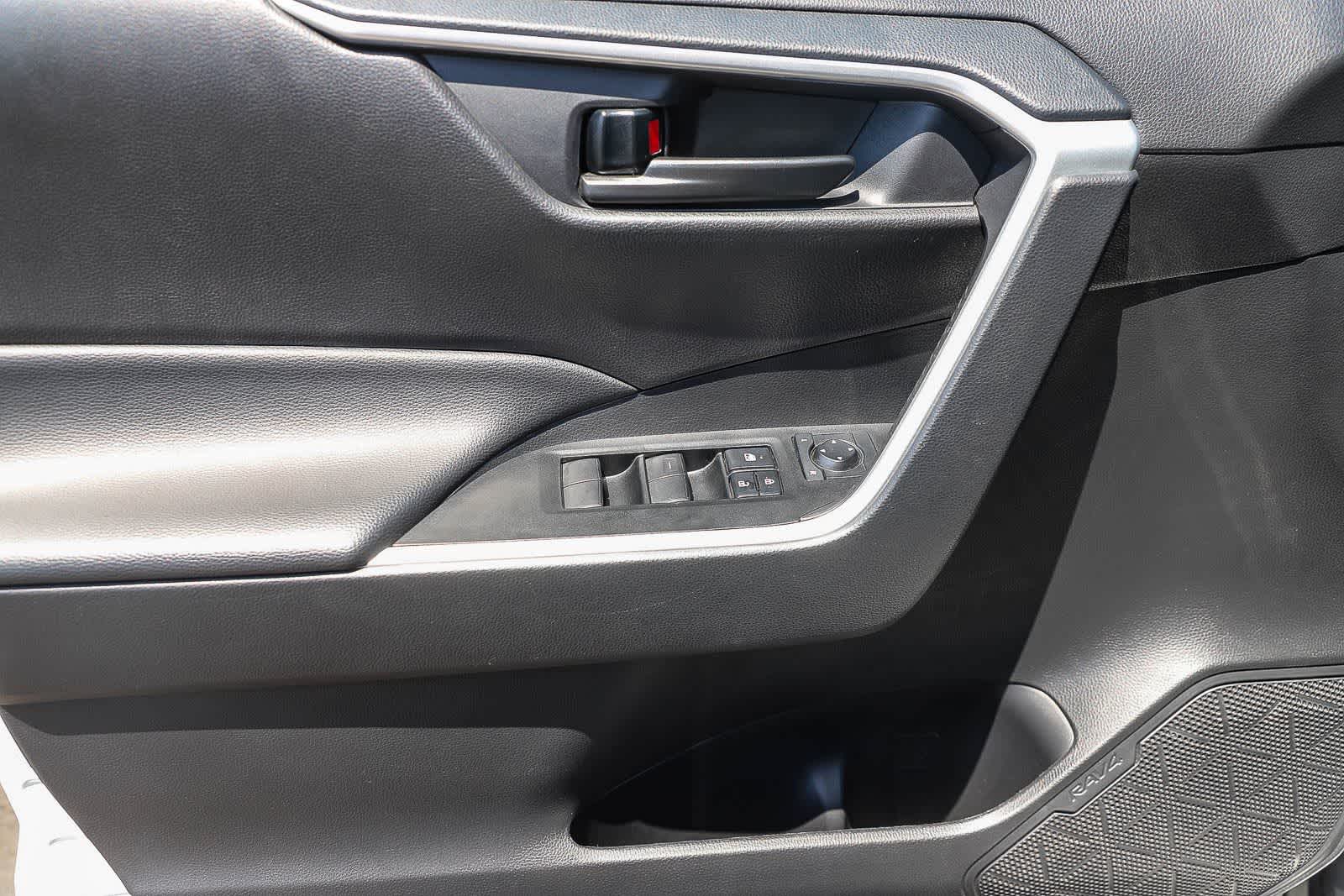 Thumbnail: 2024 Toyota RAV4 - 21