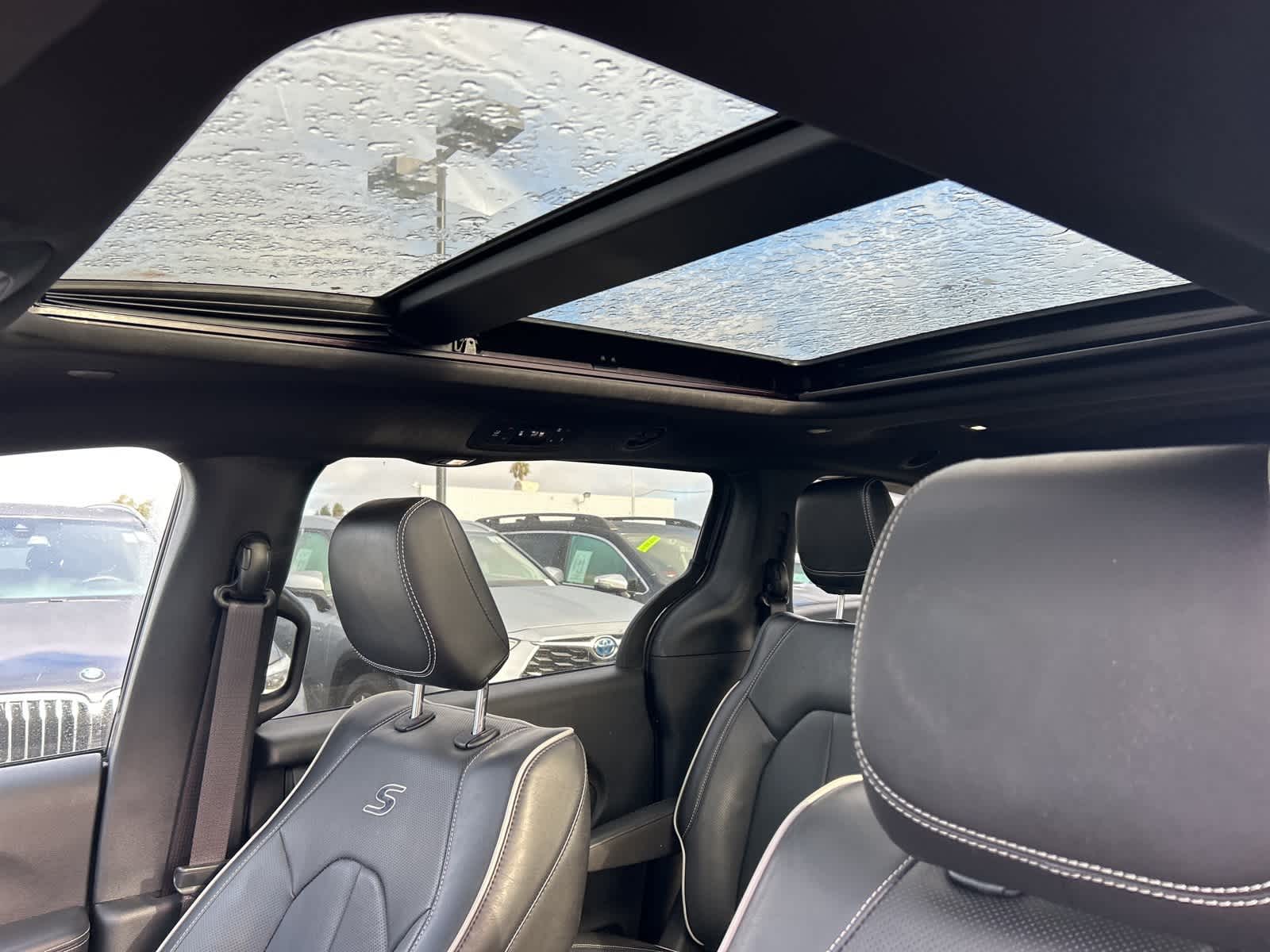 Thumbnail: 2022 Chrysler Pacifica - 21