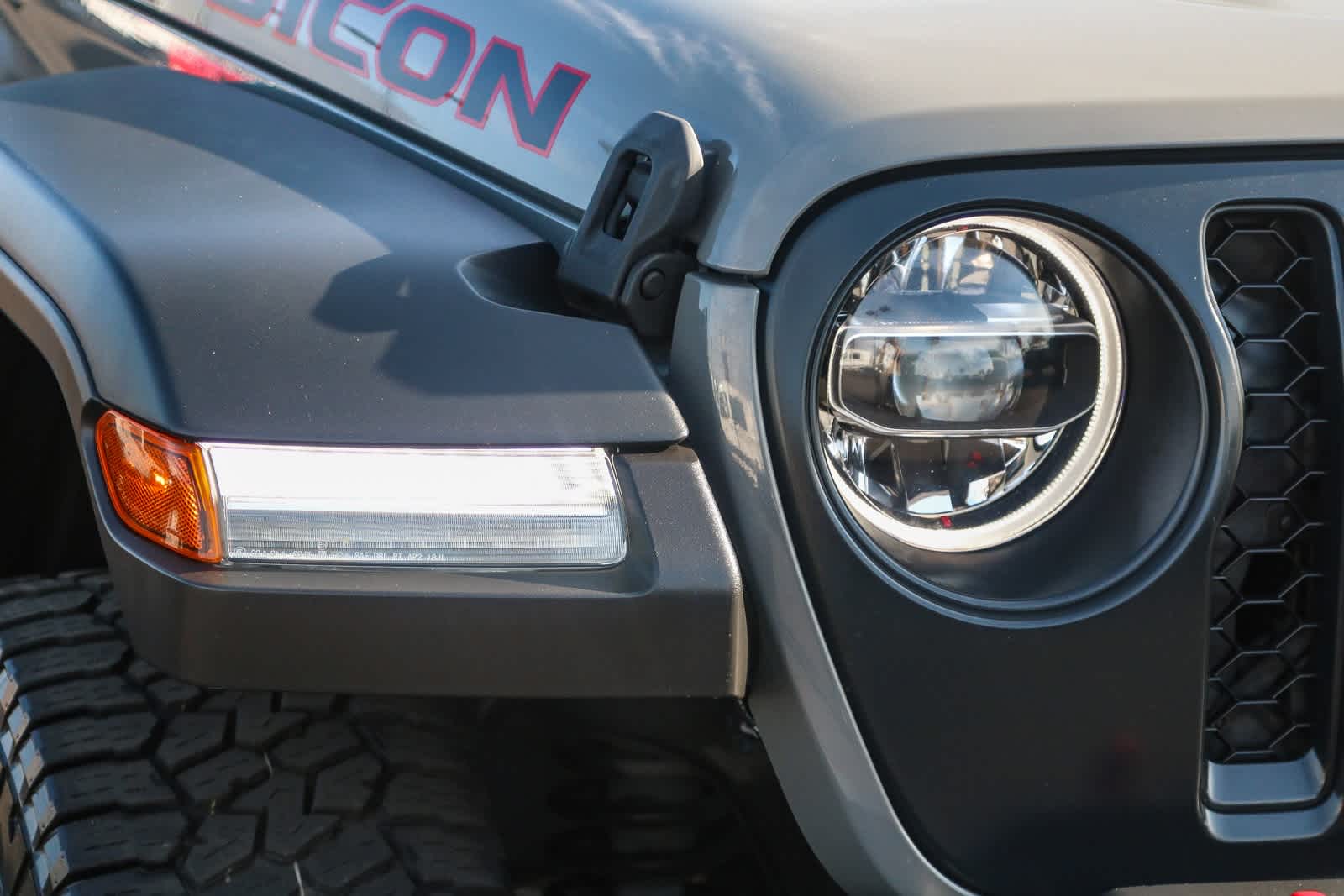 Thumbnail: 2021 Jeep Gladiator - 3