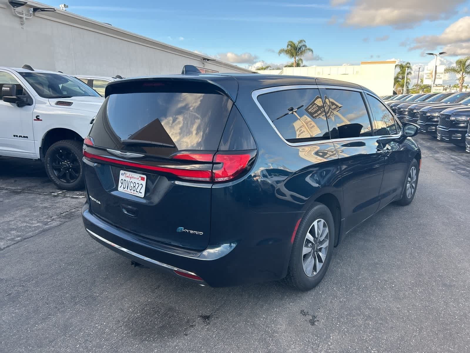 Thumbnail: 2022 Chrysler Pacifica - 5