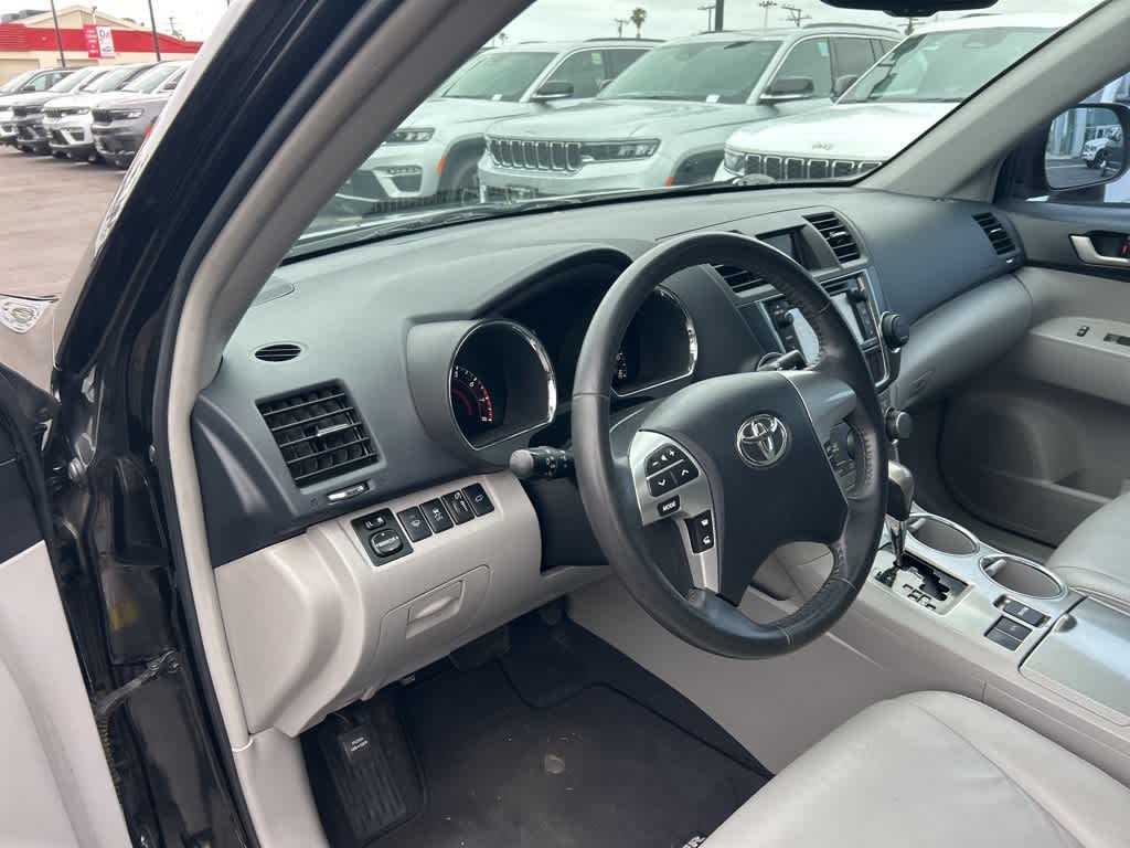 Thumbnail: 2013 Toyota Highlander - 16