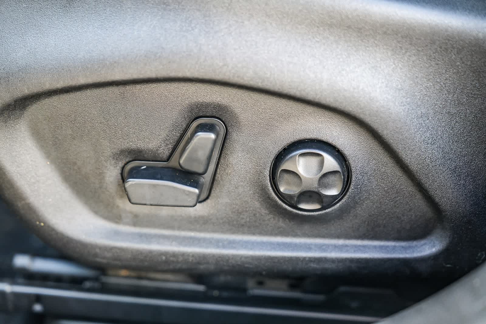 Thumbnail: 2015 Jeep Renegade - 20