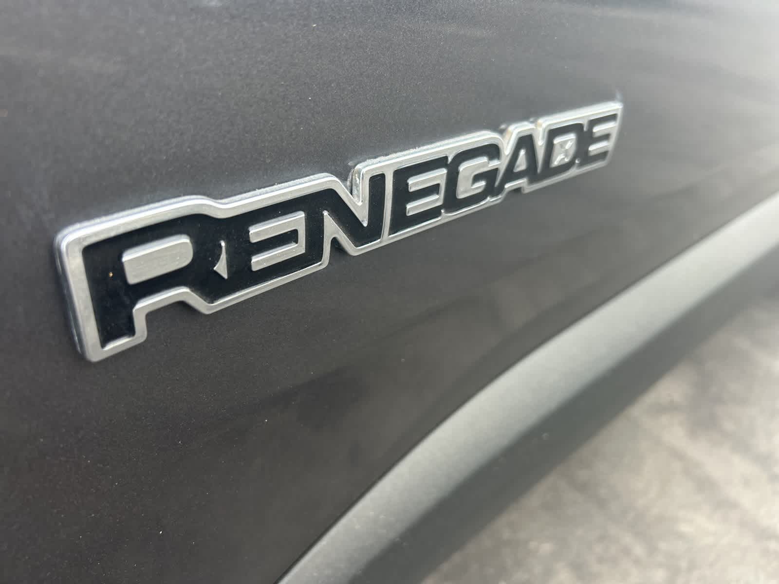 Thumbnail: 2018 Jeep Renegade - 10
