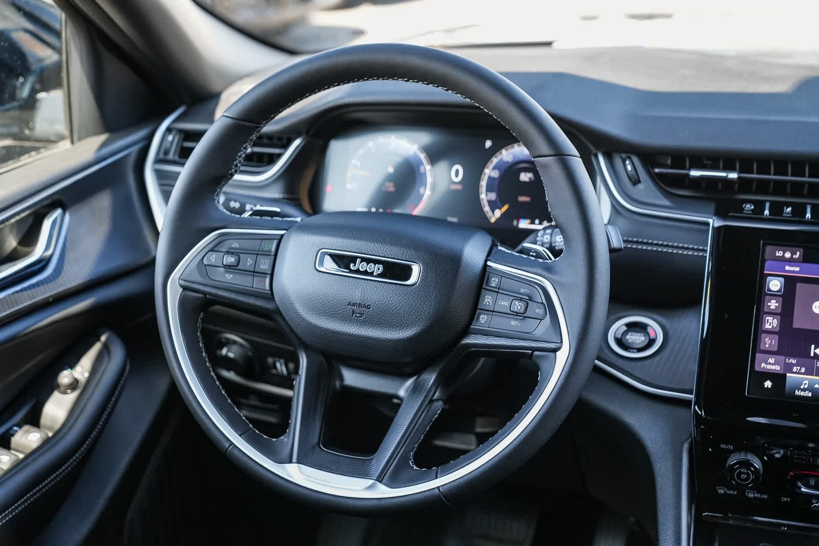 Thumbnail: 2025 Jeep Grand Cherokee L - 16