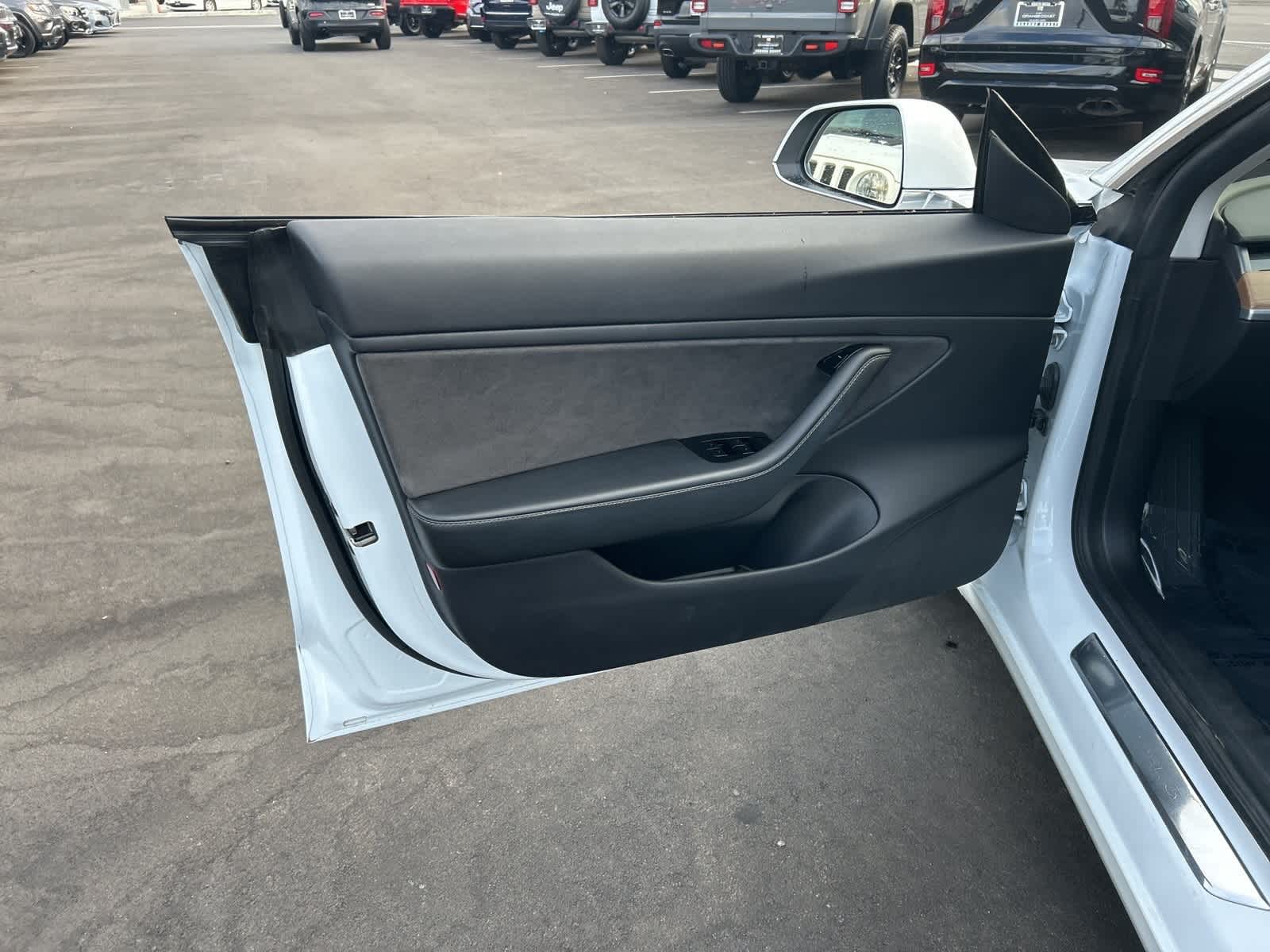Thumbnail: 2019 Tesla Model 3 - 17