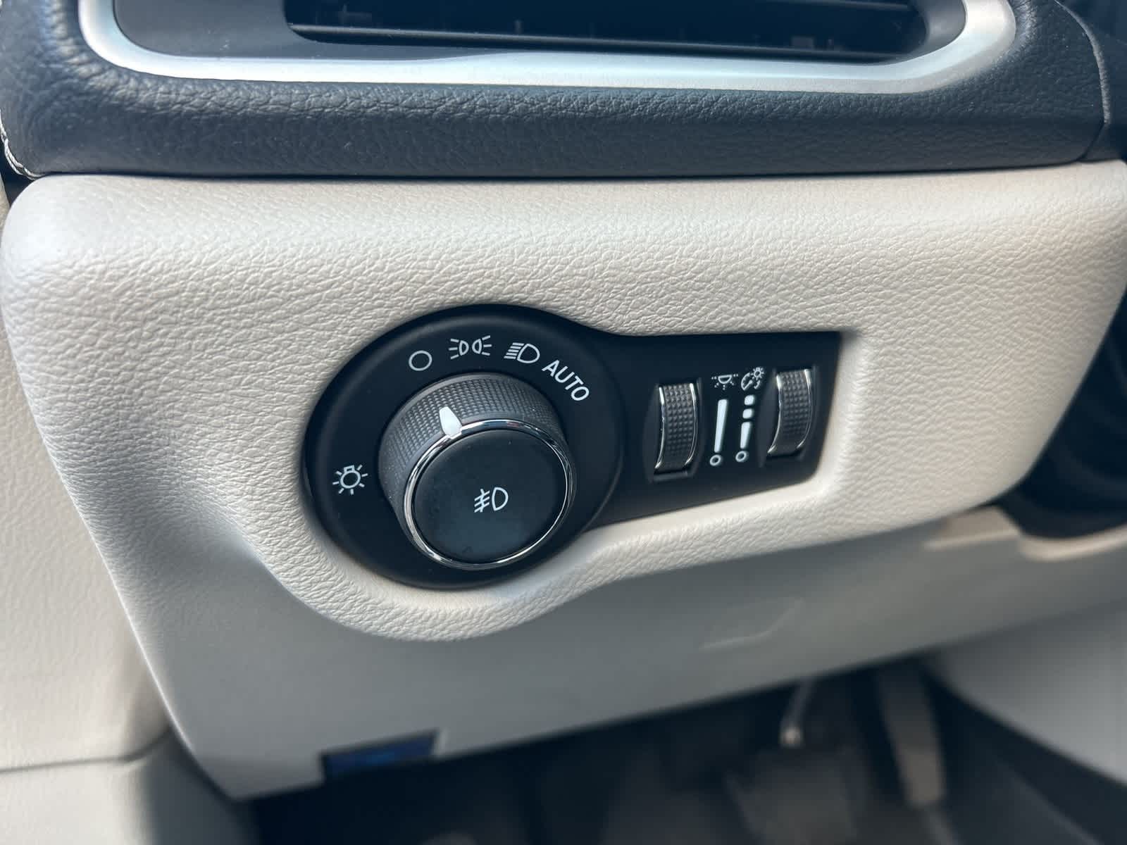 Thumbnail: 2022 Chrysler Pacifica - 34