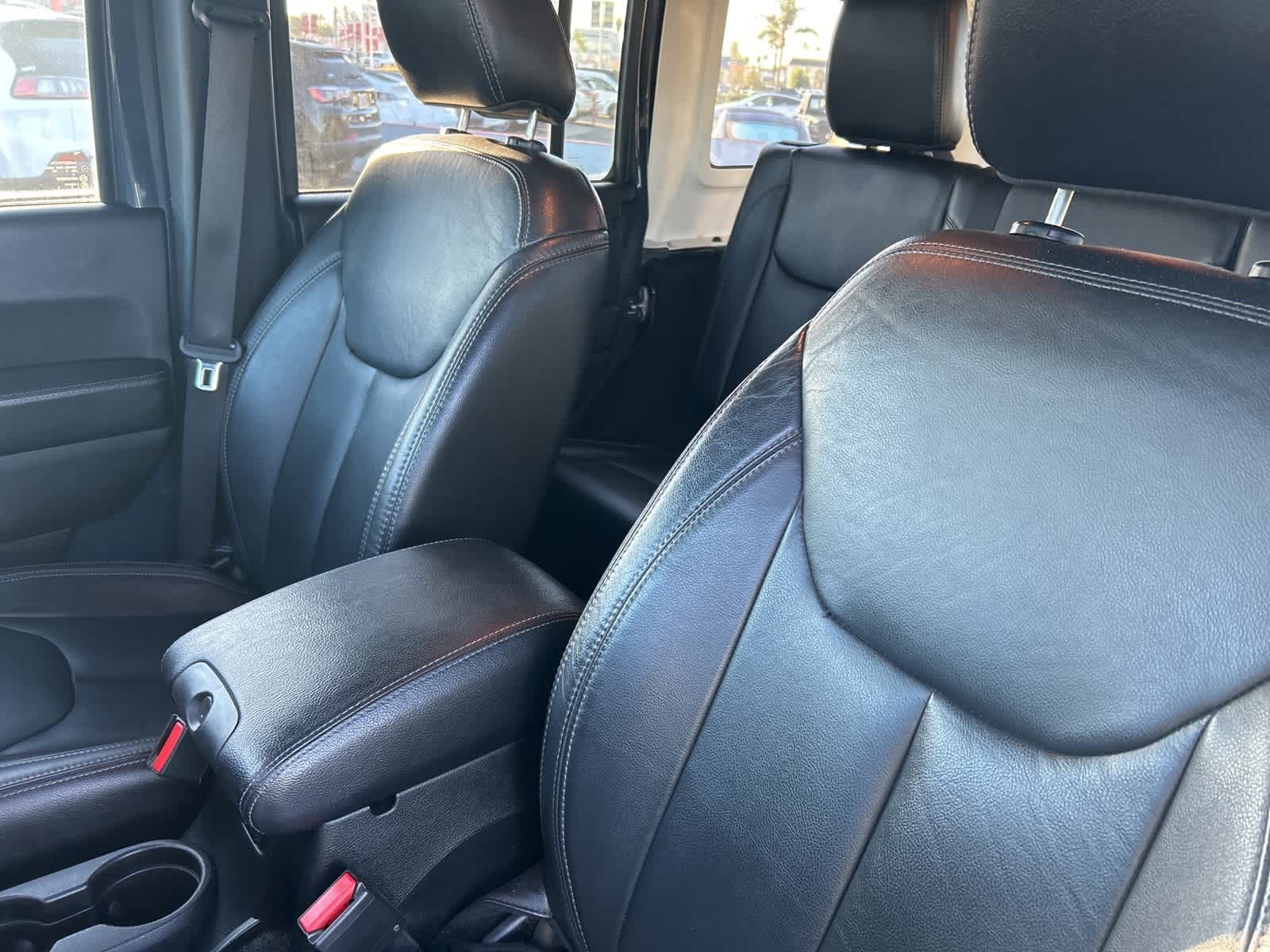 Thumbnail: 2018 Jeep Wrangler - 32