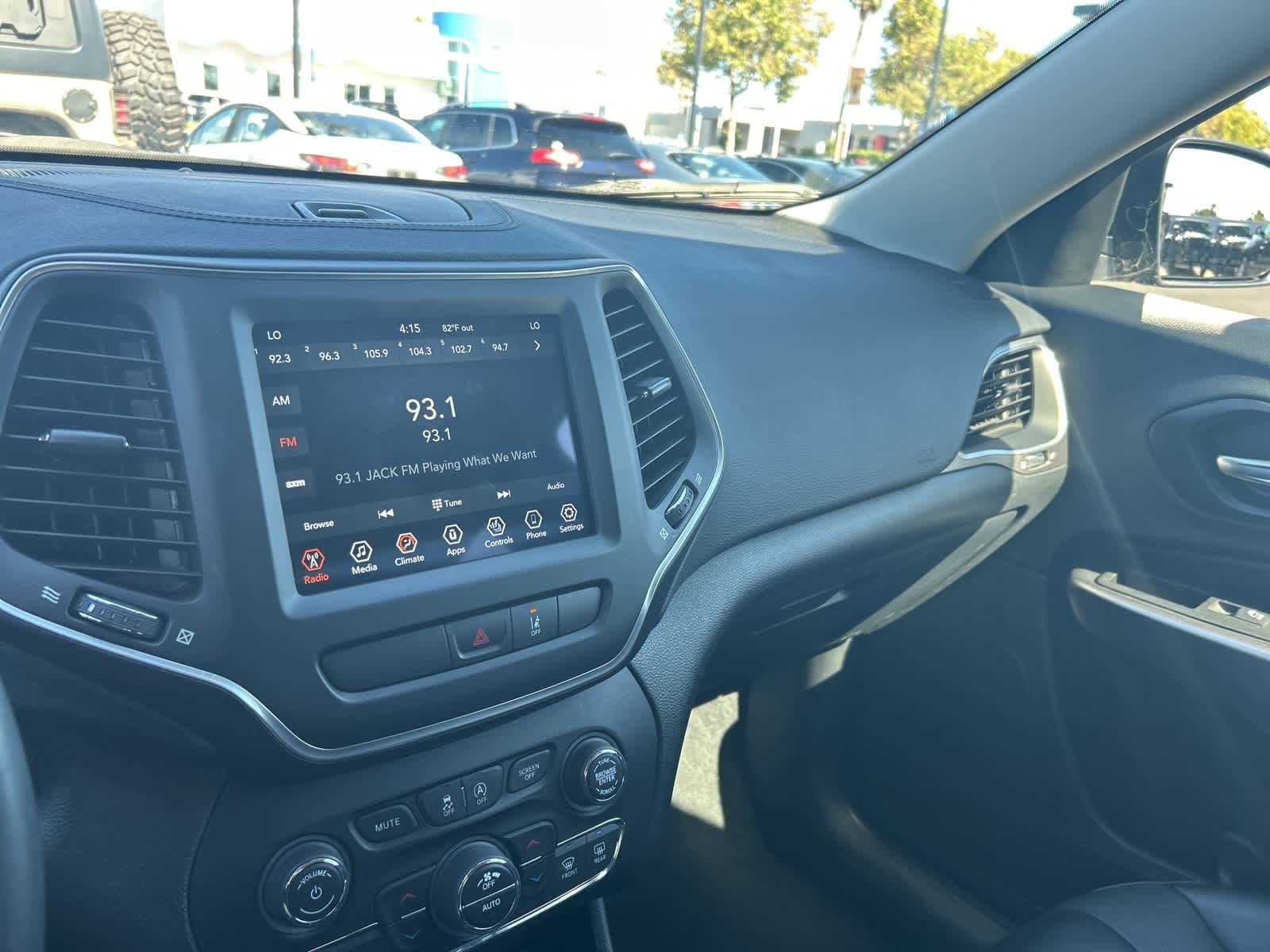 Thumbnail: 2022 Jeep Cherokee - 44