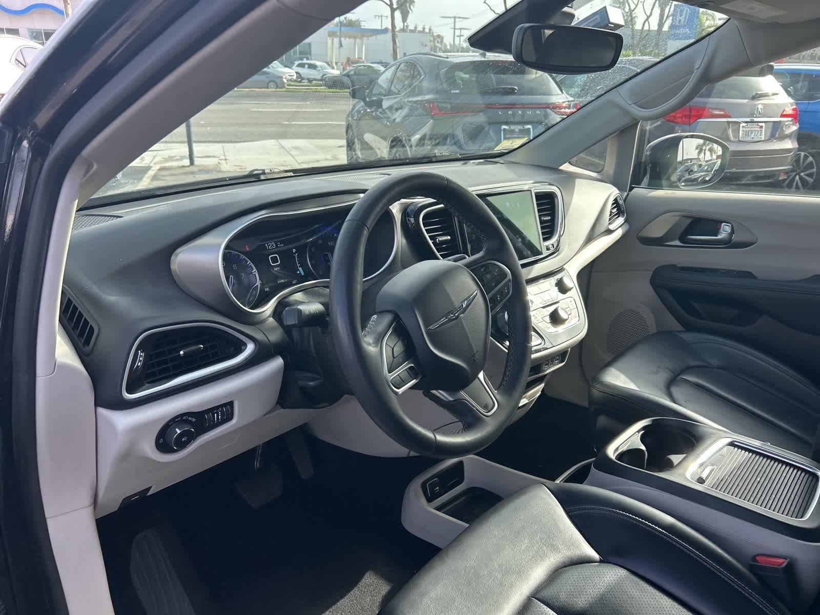 Thumbnail: 2023 Chrysler Pacifica - 14