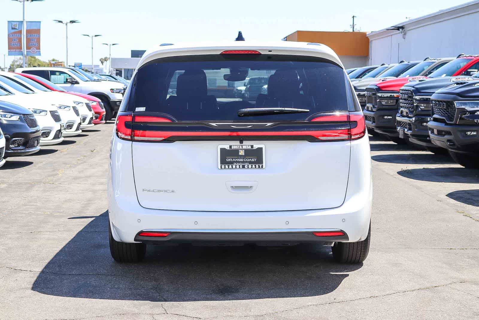 Thumbnail: 2027 Chrysler Pacifica - 5
