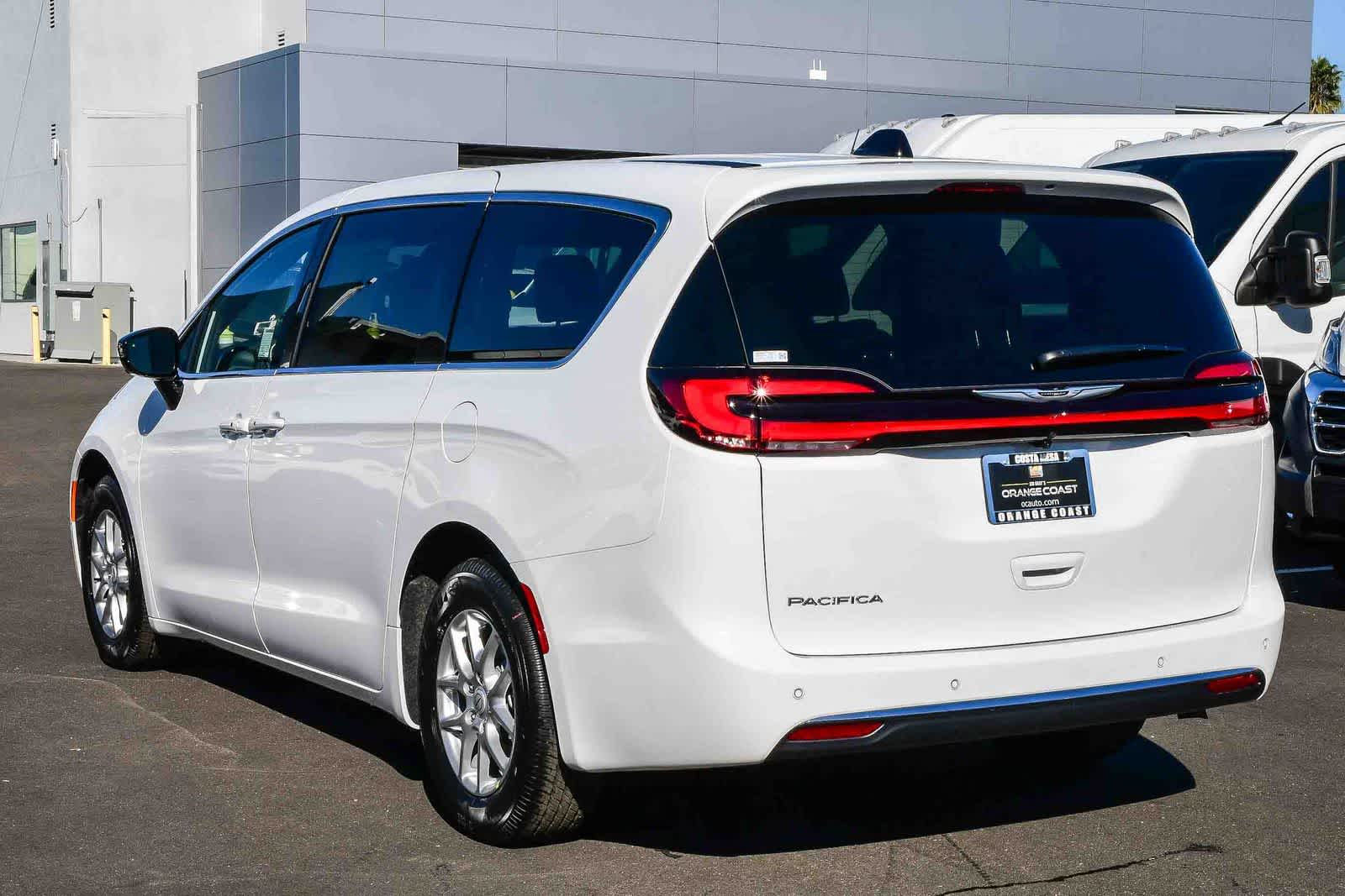 Thumbnail: 2026 Chrysler Pacifica - 6