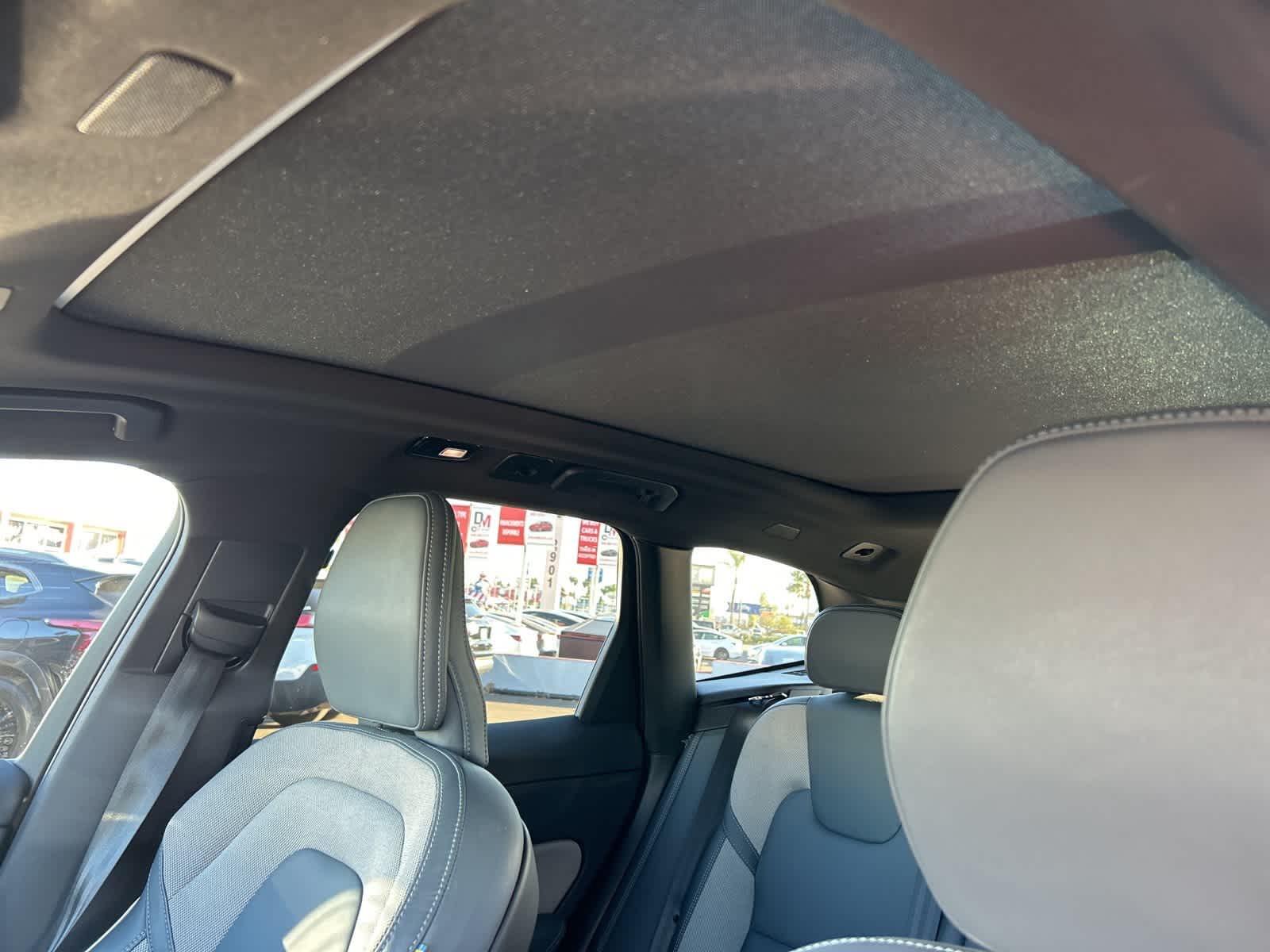 Thumbnail: 2022 Volvo XC60 - 25