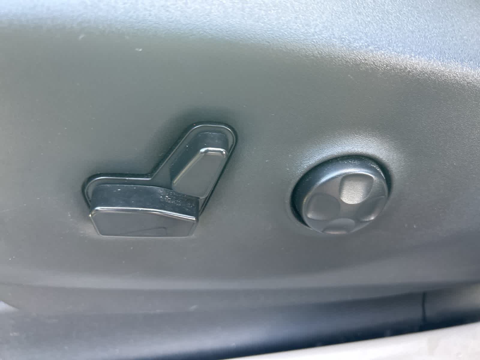 Thumbnail: 2023 Chrysler Pacifica - 21