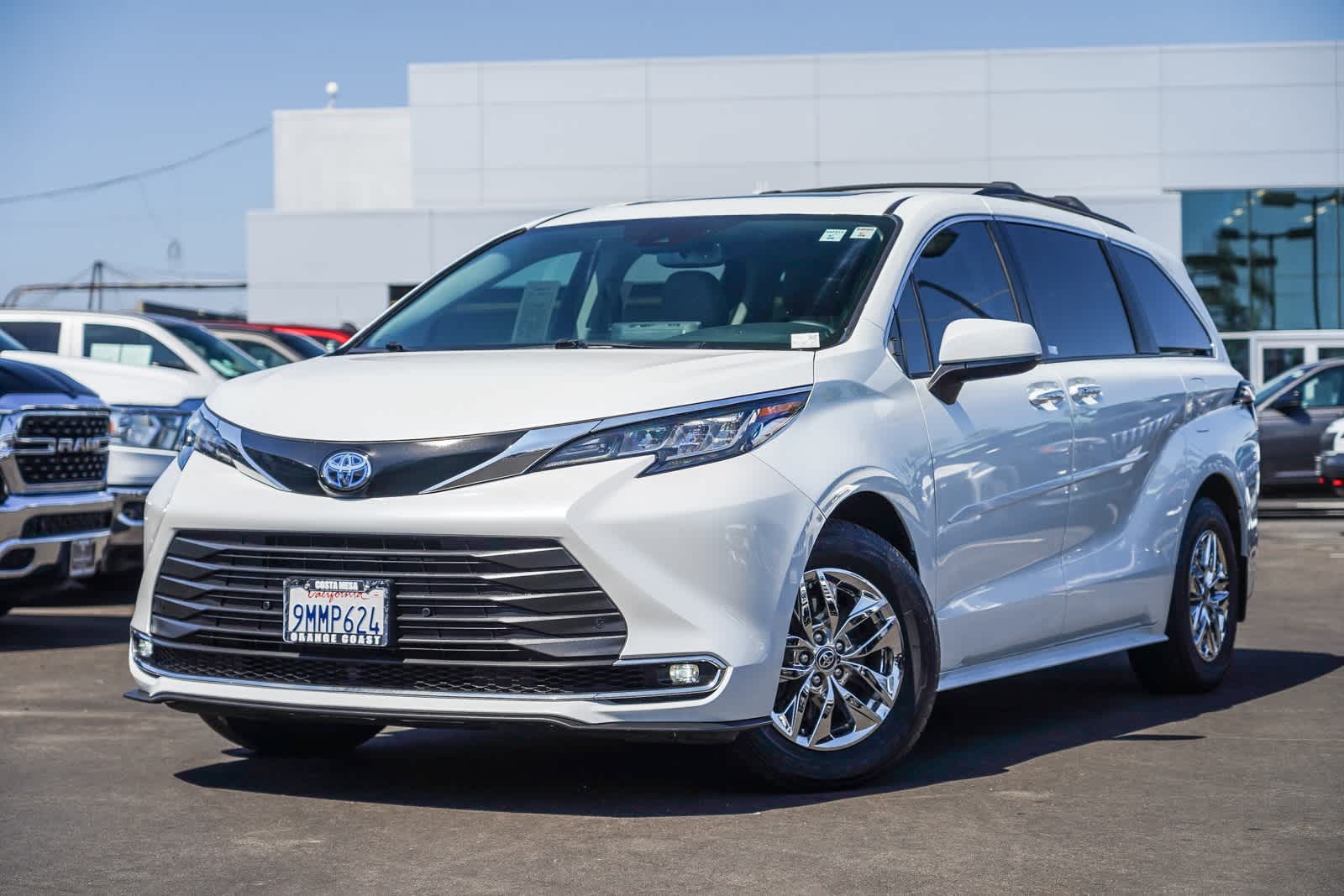 Thumbnail: 2022 Toyota Sienna - 1