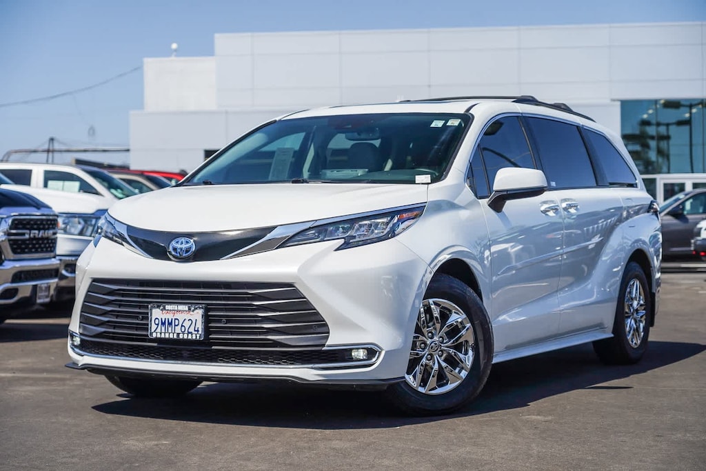 Used 2022 Toyota Sienna XLE 7 Passenger Van Passenger Van