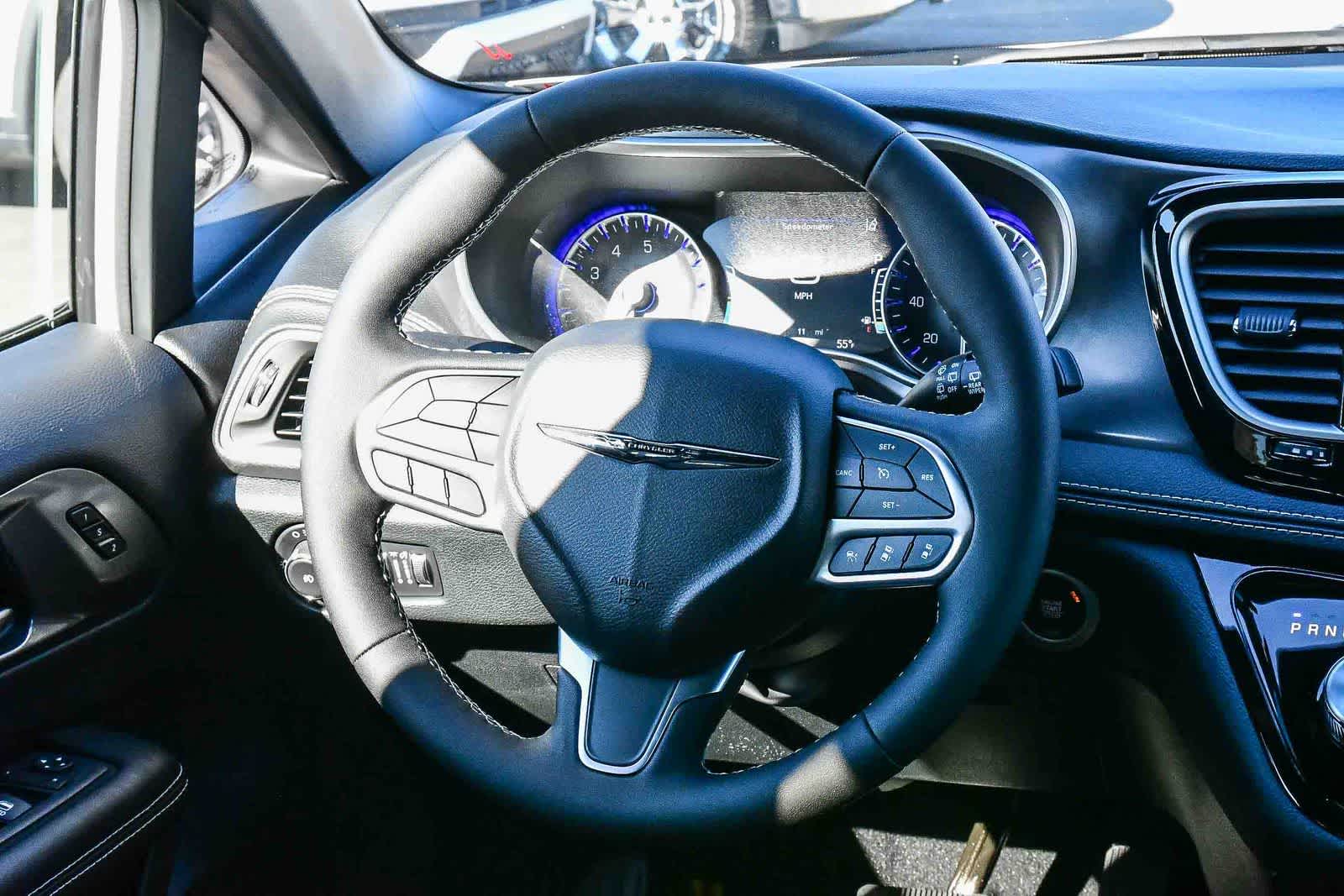 Thumbnail: 2026 Chrysler Pacifica - 16