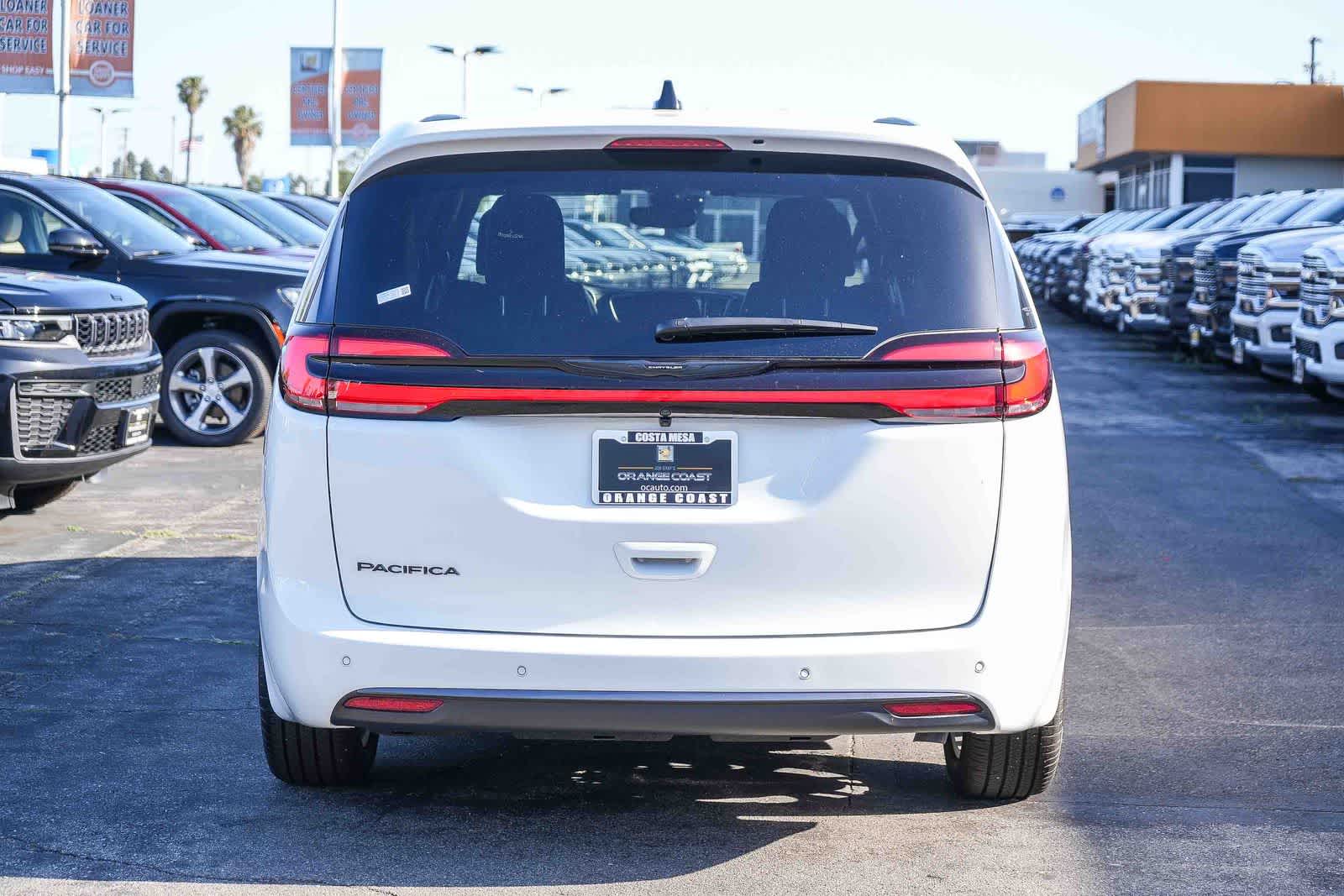 Thumbnail: 2026 Chrysler Pacifica - 7