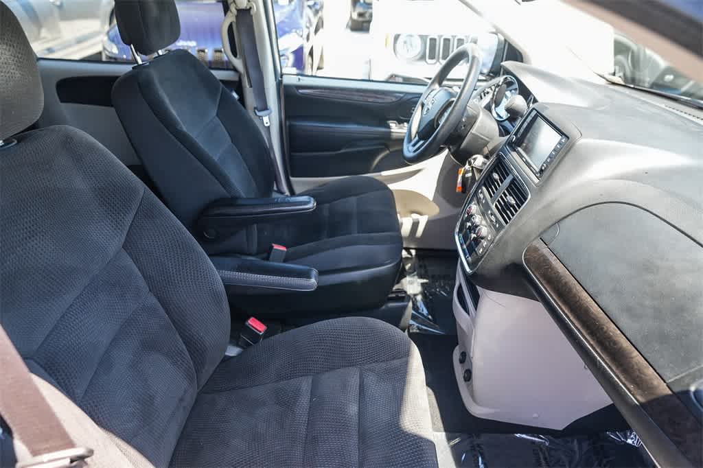 Thumbnail: 2019 Dodge Grand Caravan - 15