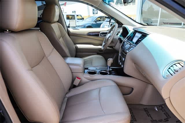 2014 Nissan Pathfinder SL 17