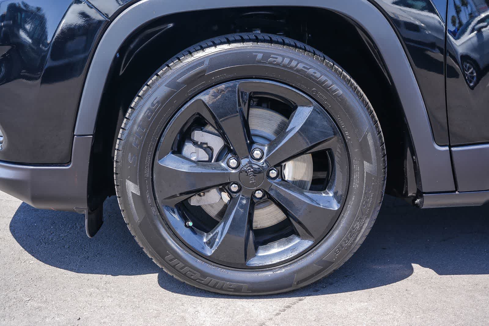 Thumbnail: 2021 Jeep Cherokee - 10