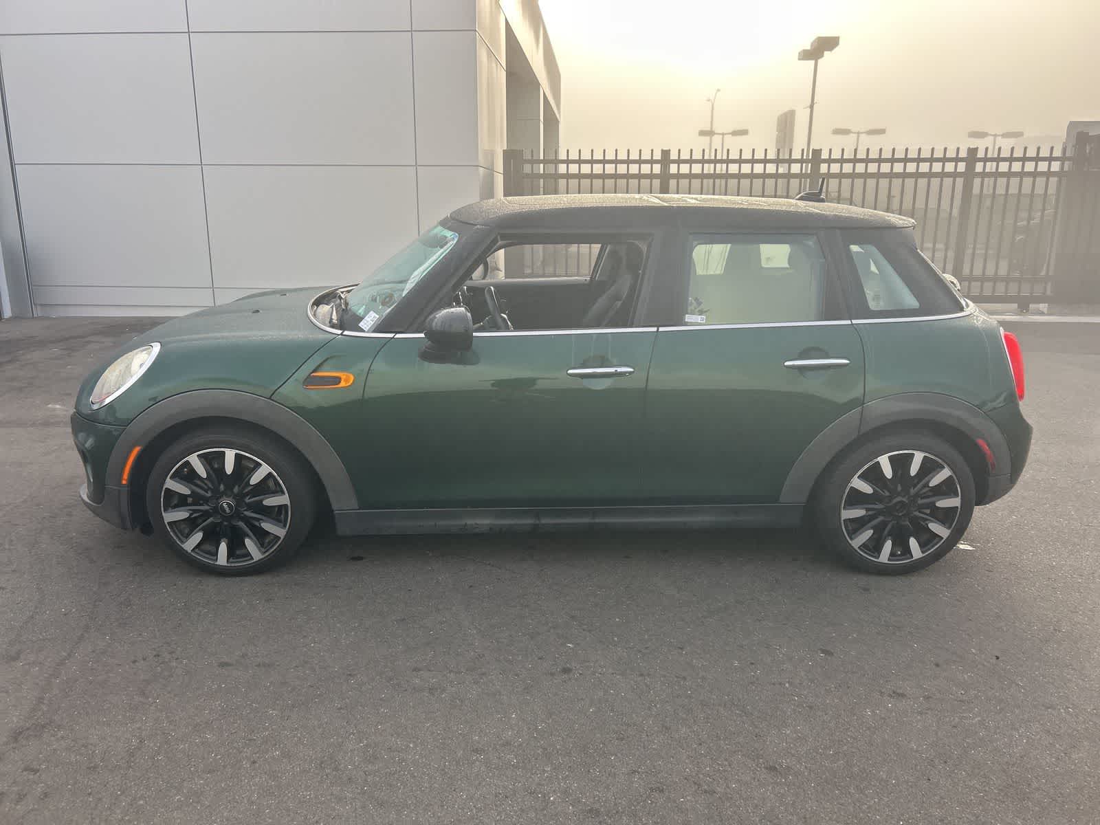 Thumbnail: 2017 MINI Cooper Hardtop - 4